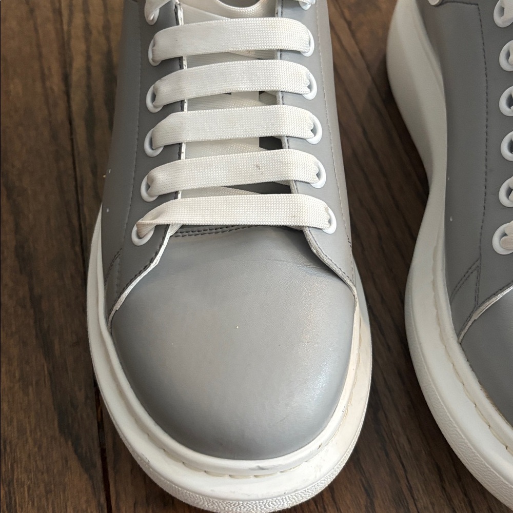 Alexander McQueen Men's Gray Leather Low-Top Sneakers size 45 - Picture 2 of 9